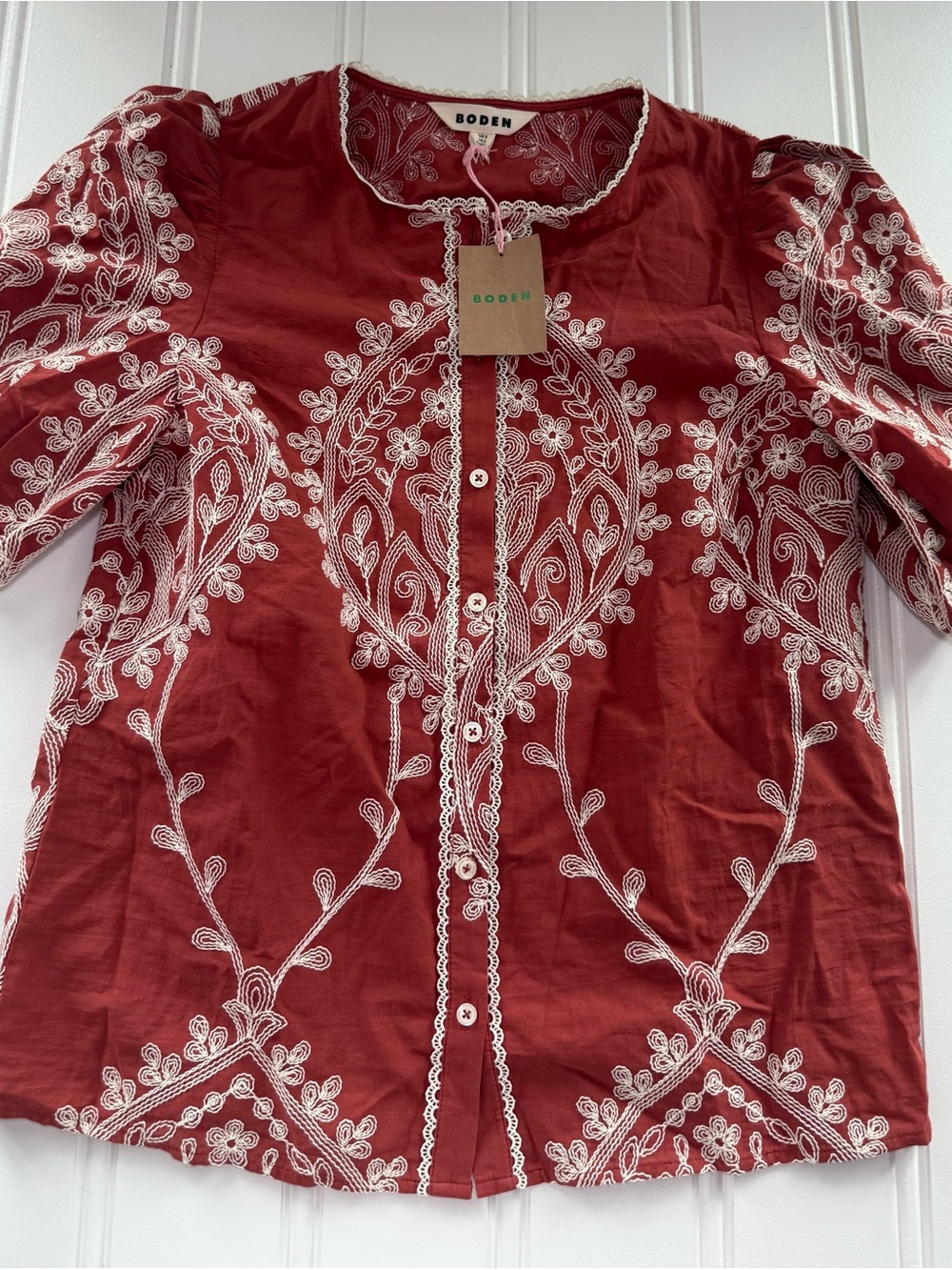 Boden Leah Short Sleeve Top Embroidered Blouse US 4 NEW

Chest 18
Length 24 - Picture 2 of 5